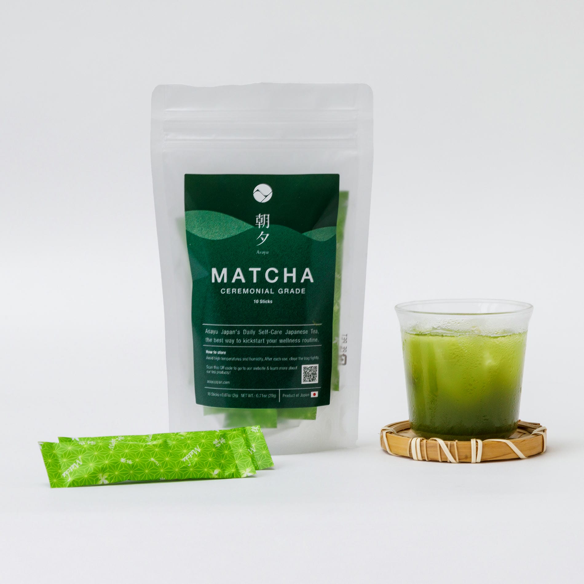Matcha sticks Pouch with matcha sticks and a glass of matcha