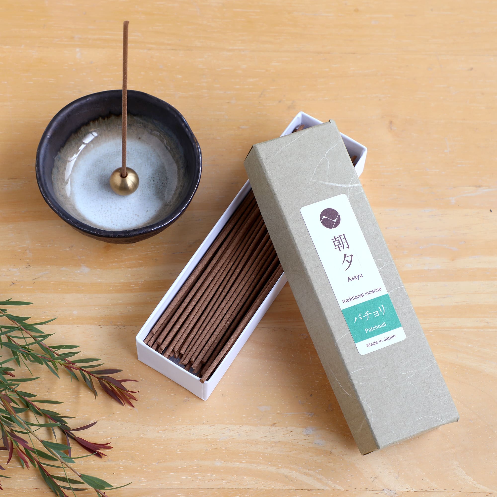 20g patchouli incenseboxwith holder woody background