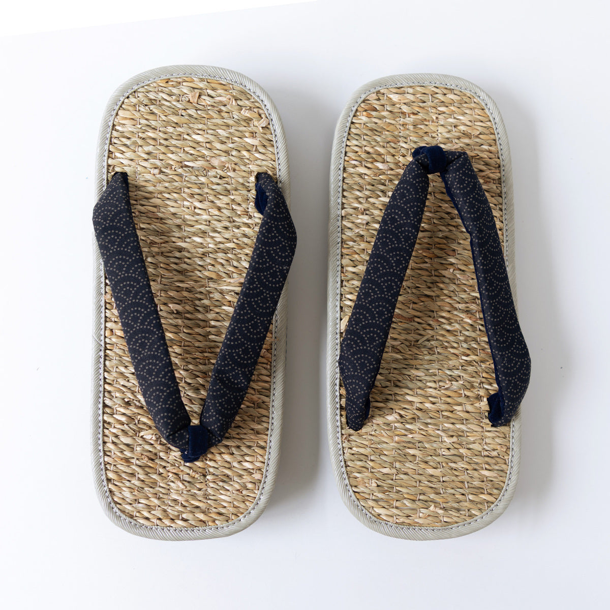 sameseigaiha sandals