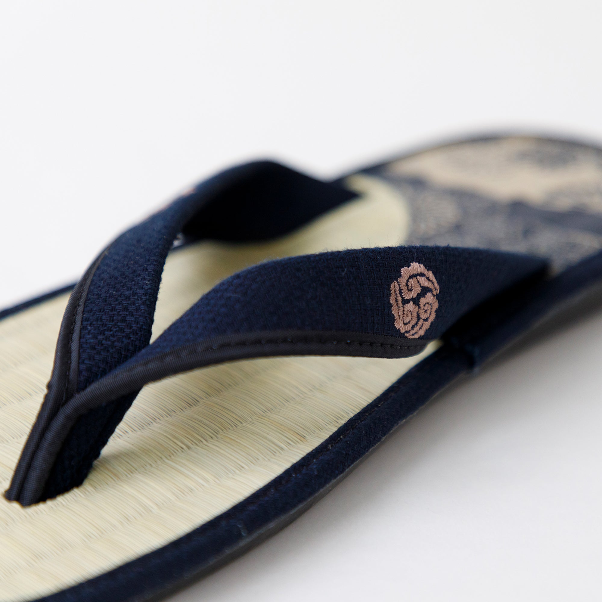 close up on the sandal lace