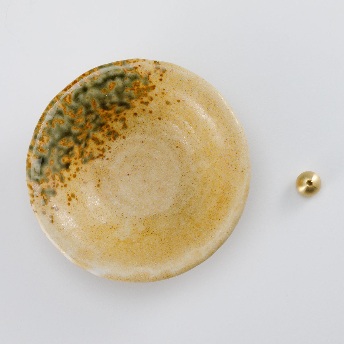 ceramic organe holder with brass holder