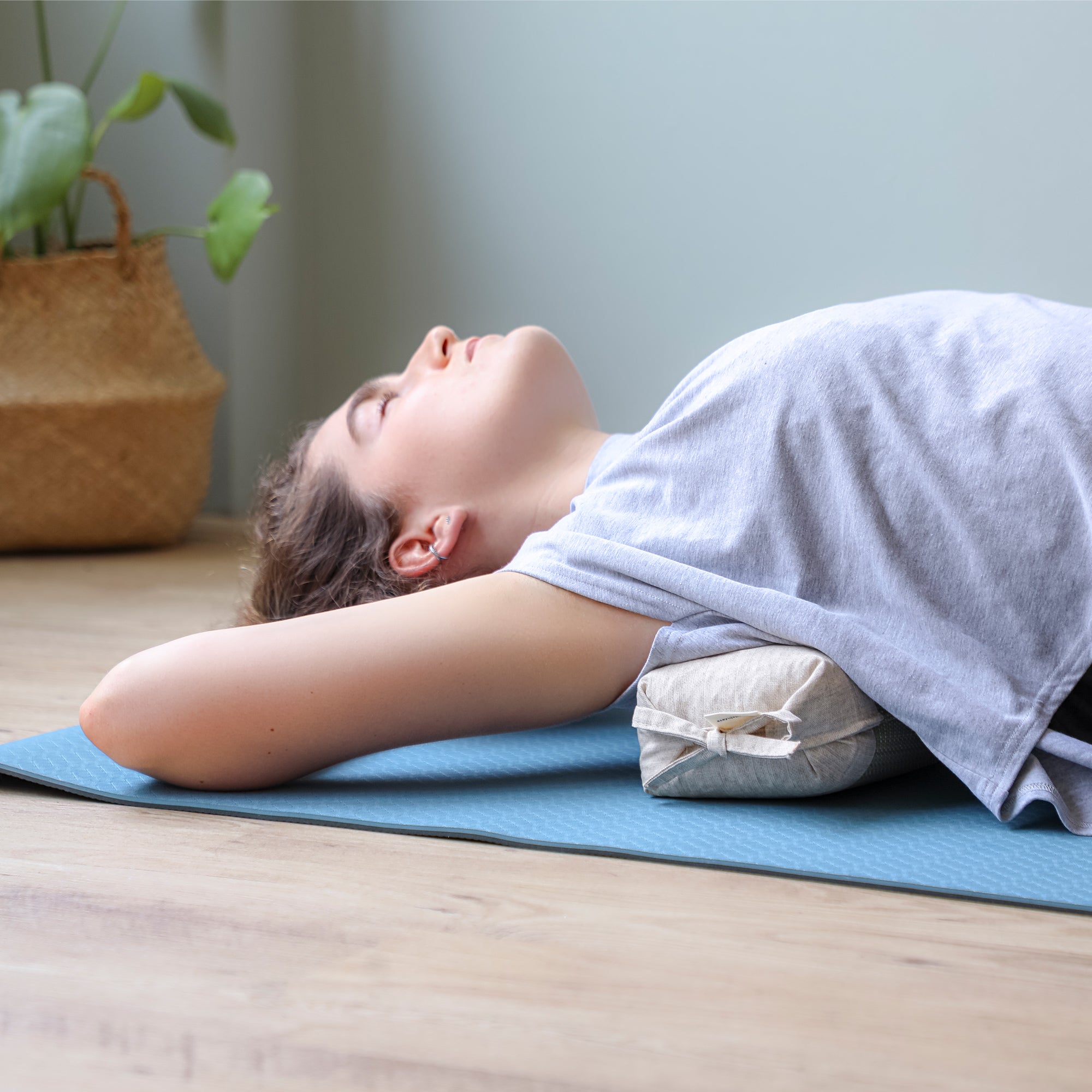 Japanese Igusa Square Pillow Beige