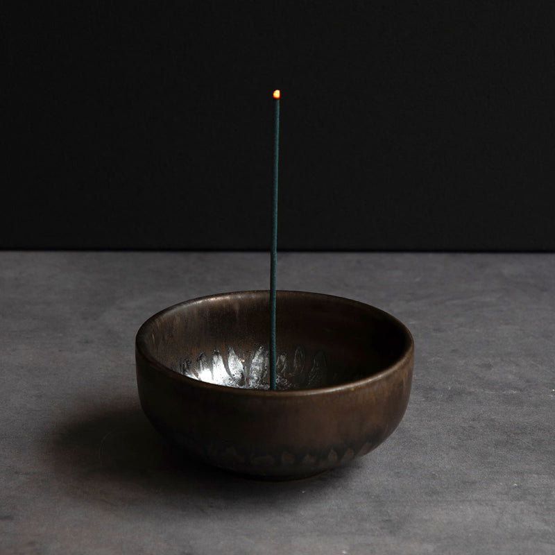 Zen Ceramic holder with grey and black background