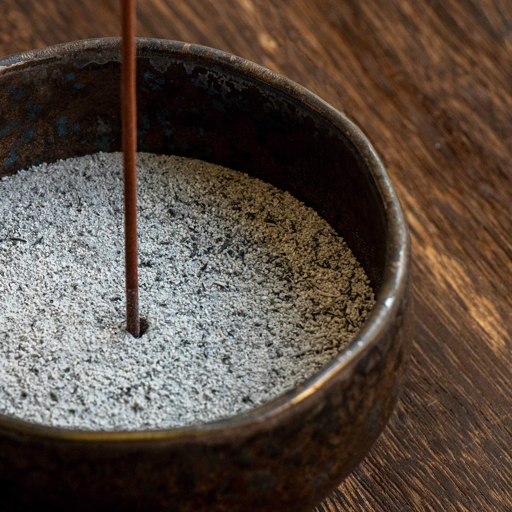 [ Free Shipping continental US, UK, and Canada ] Enhance your incense experience with Asayu Japan's Grey Incense Ash - 150g of natural, unobtrusive rice husk ash from Nagano. Perfect for any incense type, it ensures a seamless, self-extinguishing burn for a peaceful atmosphere.
