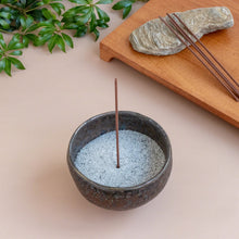 Cargar imagen en el visor de la galería, [ Free Shipping continental US, UK, and Canada ] Discover Japanese elegance with our compact Incense Bowl &amp; Grey Ash set from Japan. Perfect for kodo ceremonies and everyday use, it offers a serene, self-extinguishing incense experience.
