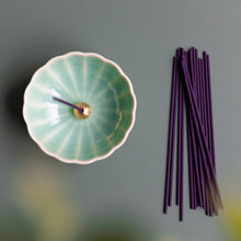 Charger l&#39;image dans la galerie, [Free Shipping in US, CA, UK] Delight in the blend of natural sandalwood and rose with our Traditional Incense Sticks. Made in Japan, these smoke incense sticks offer a soothing fragrance for relaxation and energy cleansing. Connect with your inner self the Japanese Zen way.
