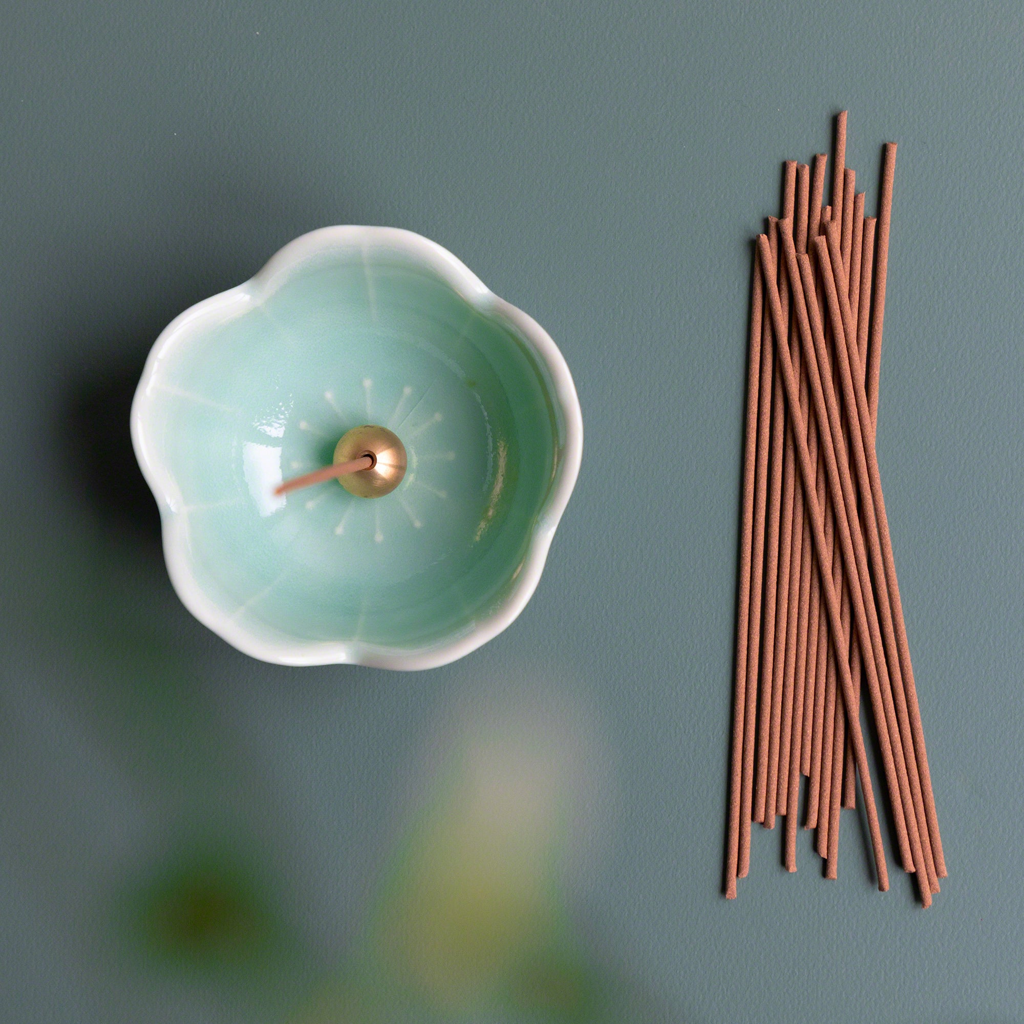 White Sage and Sandalwood Traditional Incense Sticks 40g Made In