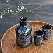 Cargar imagen en el visor de la galería, Sakura Nights: Japanese Sake Set – Black Ceramic Tokkuri &amp; Cups
