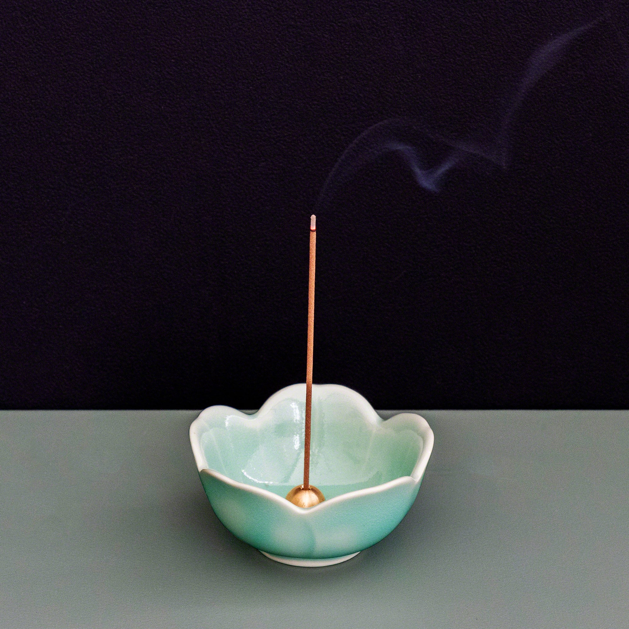[ Free Shipping all over the US &CA & UK ] Asayu Japan Traditional Incense Sticks 40g. Elevate your mornings with sandalwood and white sage, and unwind in the evenings with sandalwood and rose. Asayu Japan's Traditional Incense Sticks offer two fragrances for different moods. Embrace the authentic Japanese Zen experience for self-care.