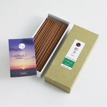 Cargar imagen en el visor de la galería, Asayu Japan Patchouli Traditional Incense Sticks box with mini catalogue
