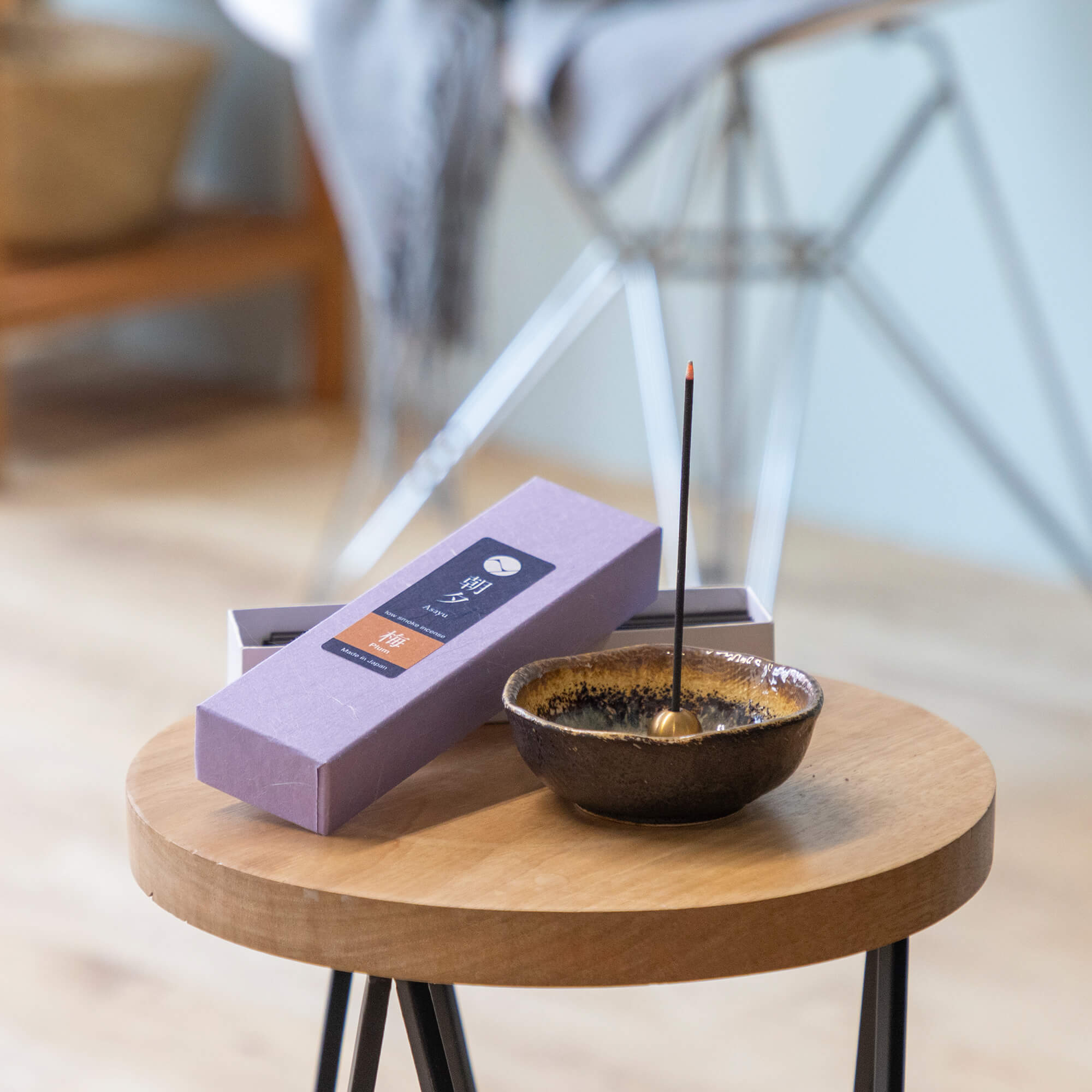 Bâtons d’Encens à la Fleur de Prunier Fumée Réduite Boîte de 20 g