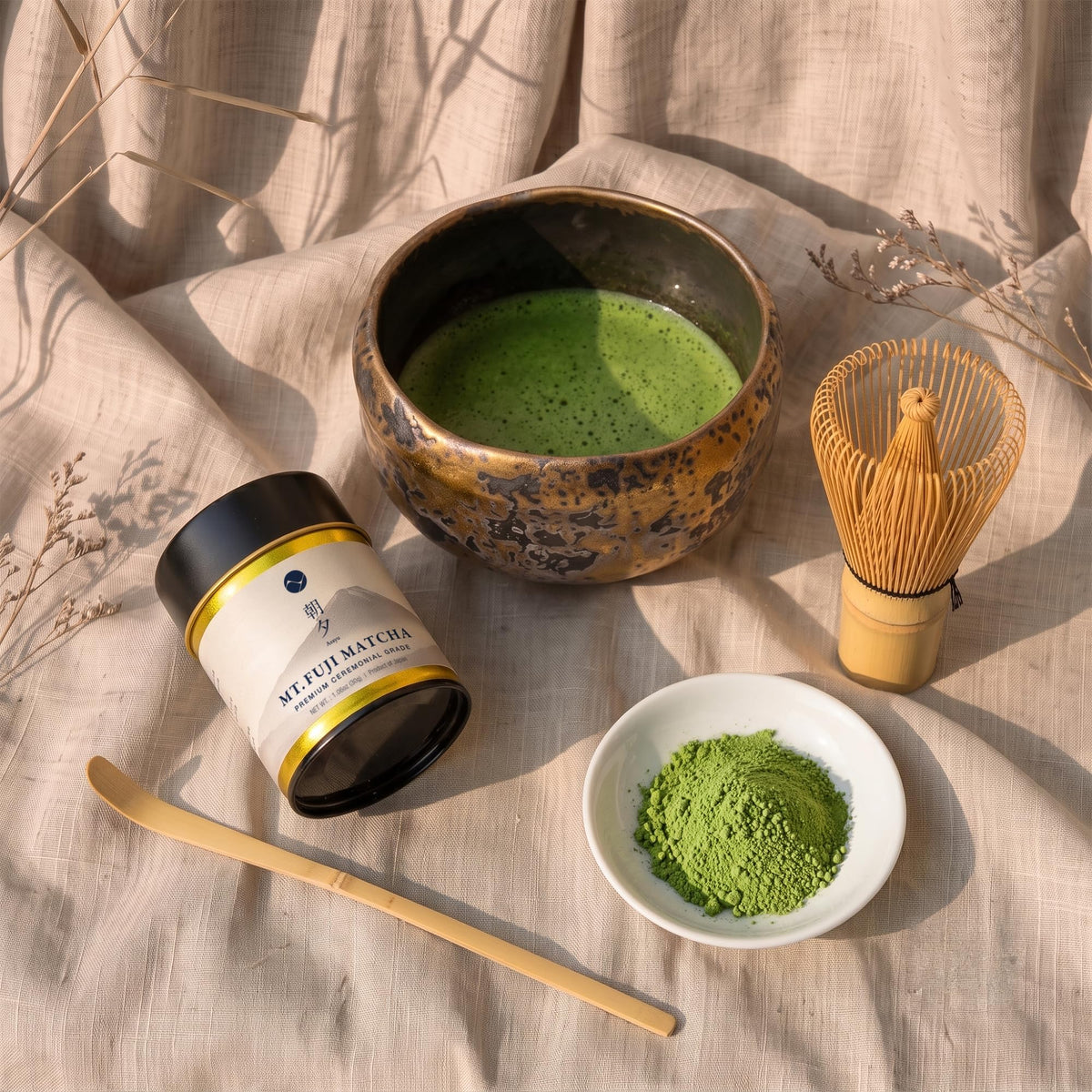 Matcha Ceremony Set 4 Pieces – Gold Tataki Mino Ware Bowl, Bamboo Whisk & Scoop, Mt. Fuji Matcha 30g
