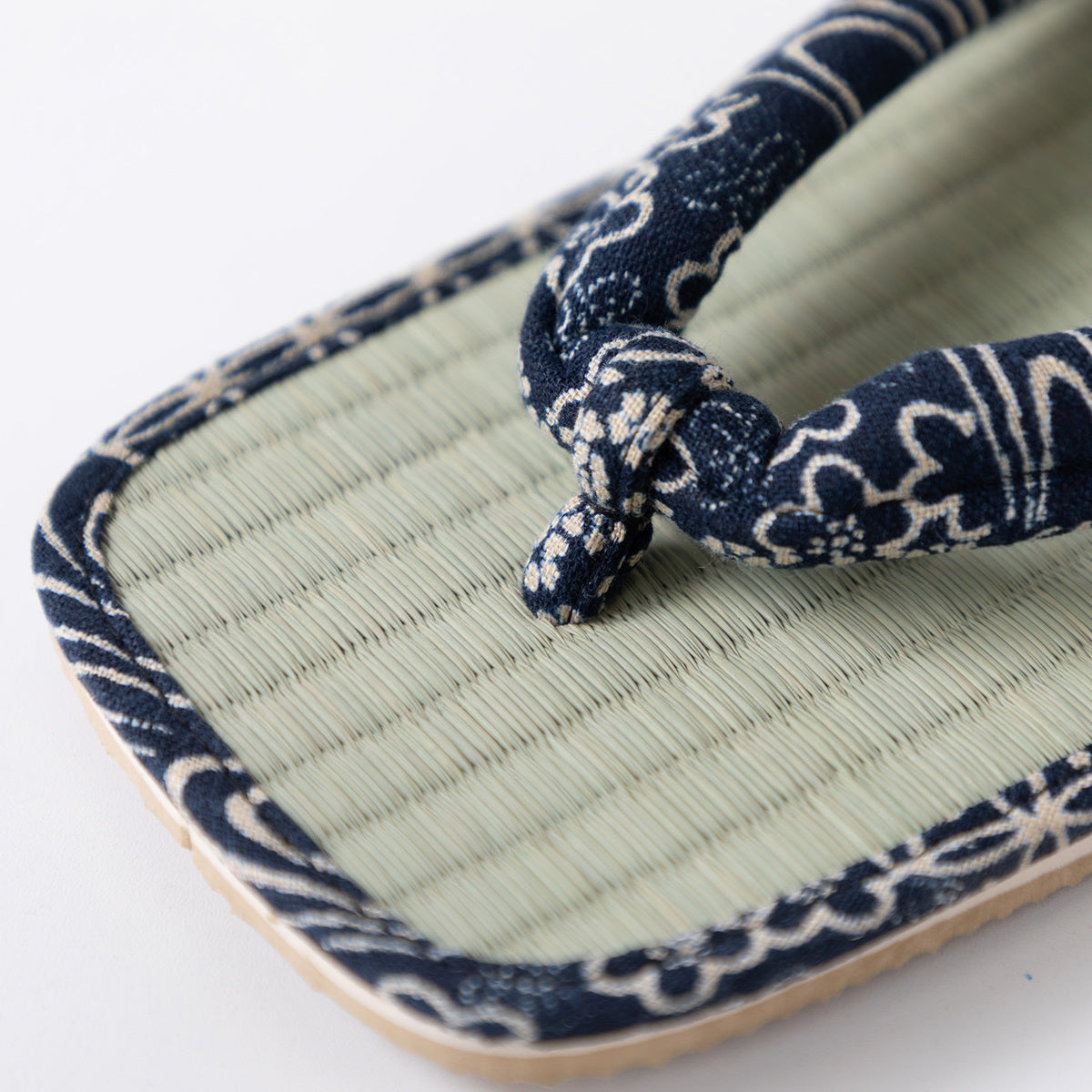 close up on the Ryusuimon sandals