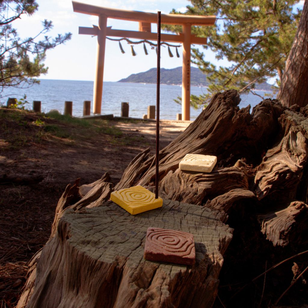 Tokinami Mini Incense Holders Set on a tree trunk