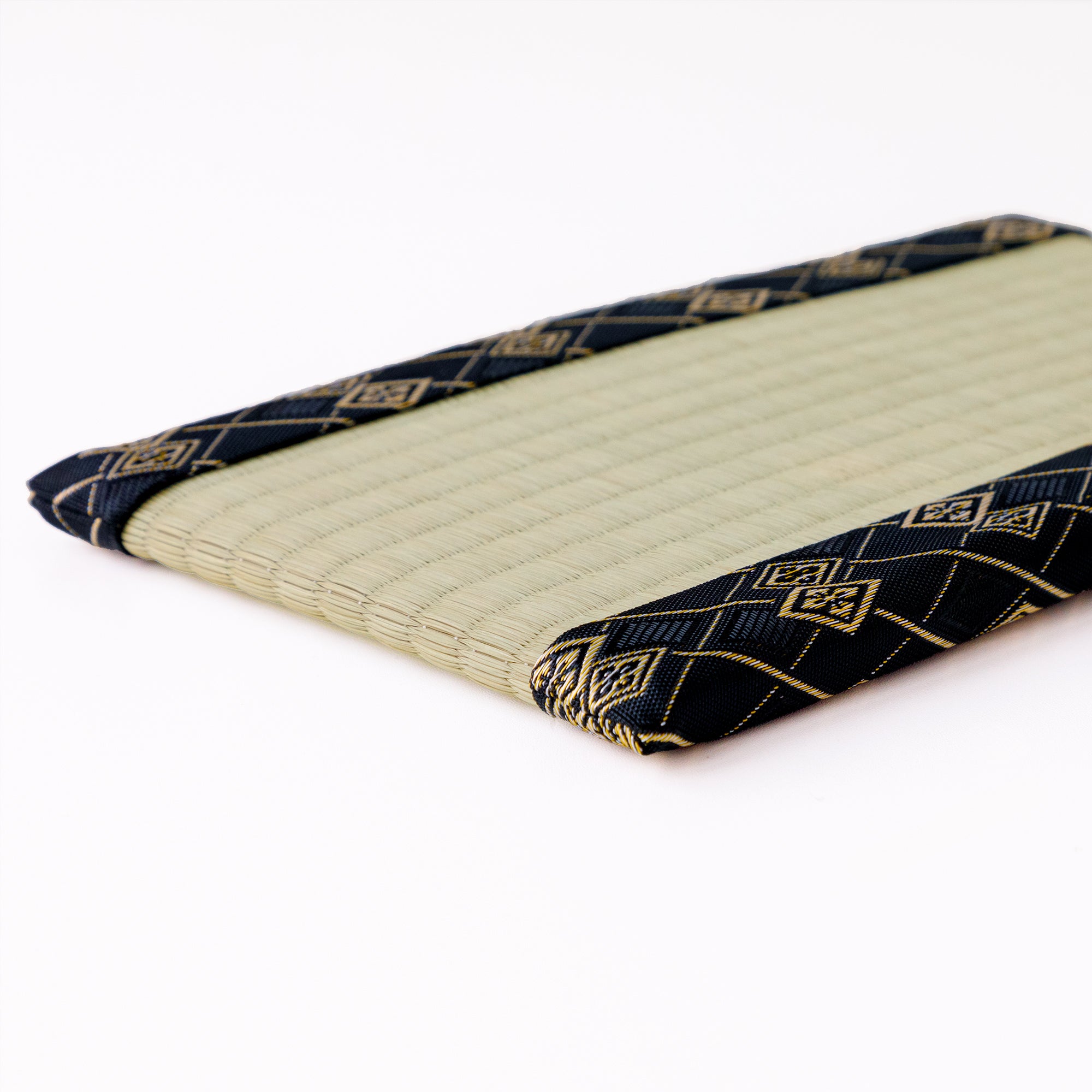 close view of the mini tatami front