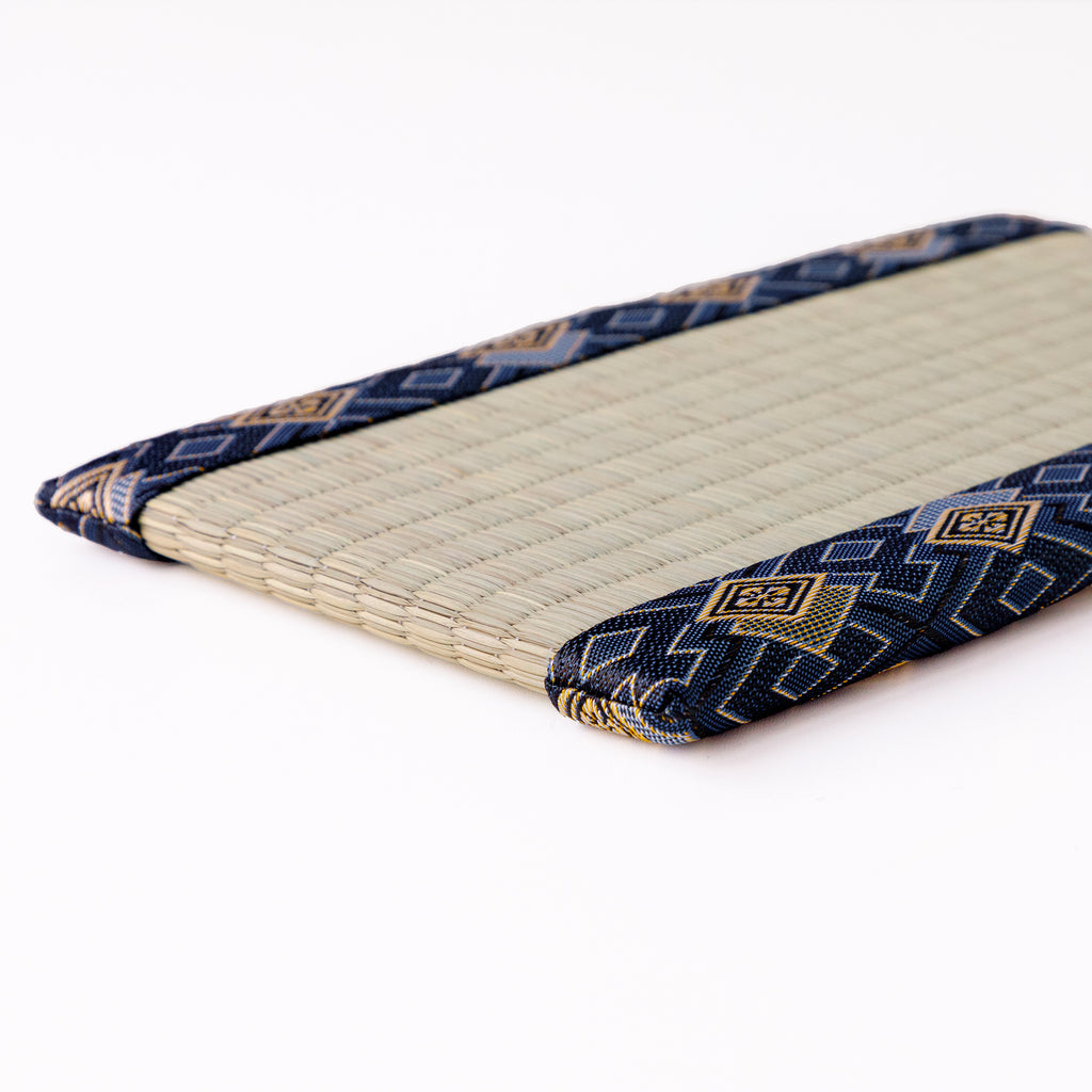 close view of the minim tatami front