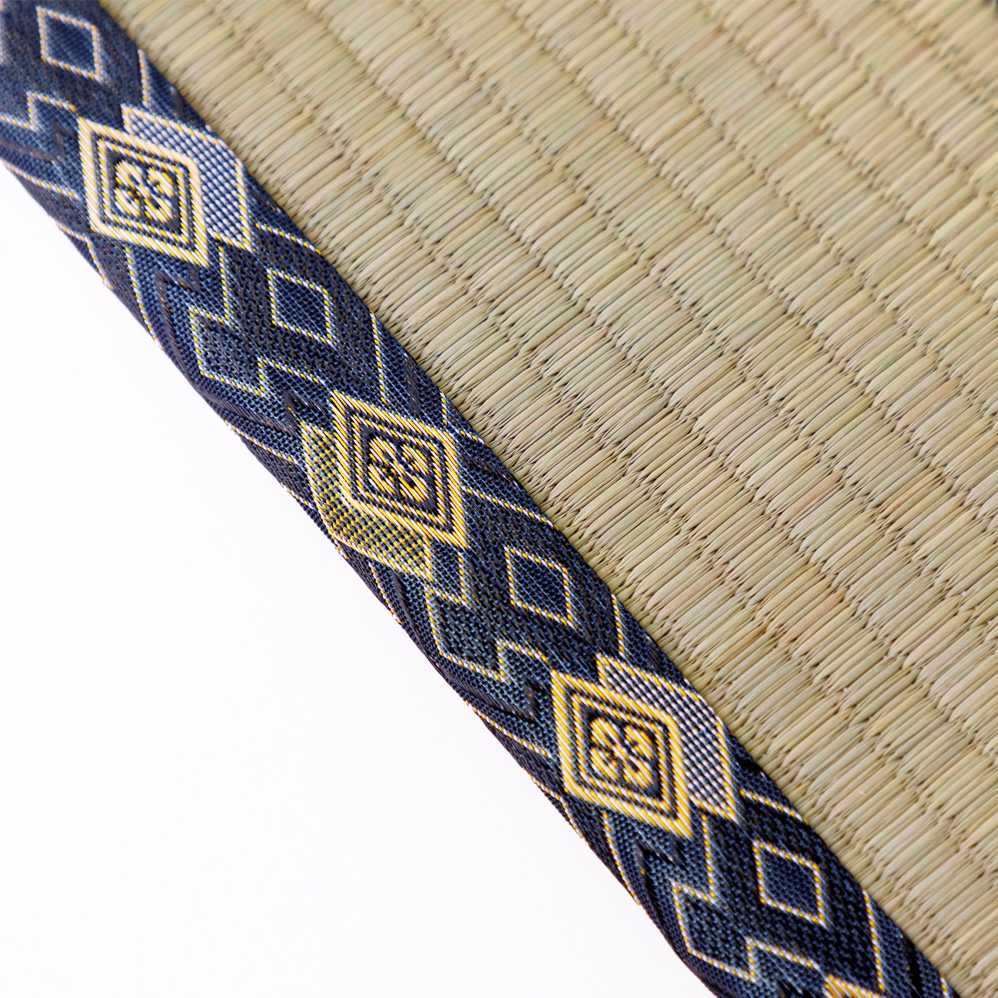 close view on the tatami blue boders
