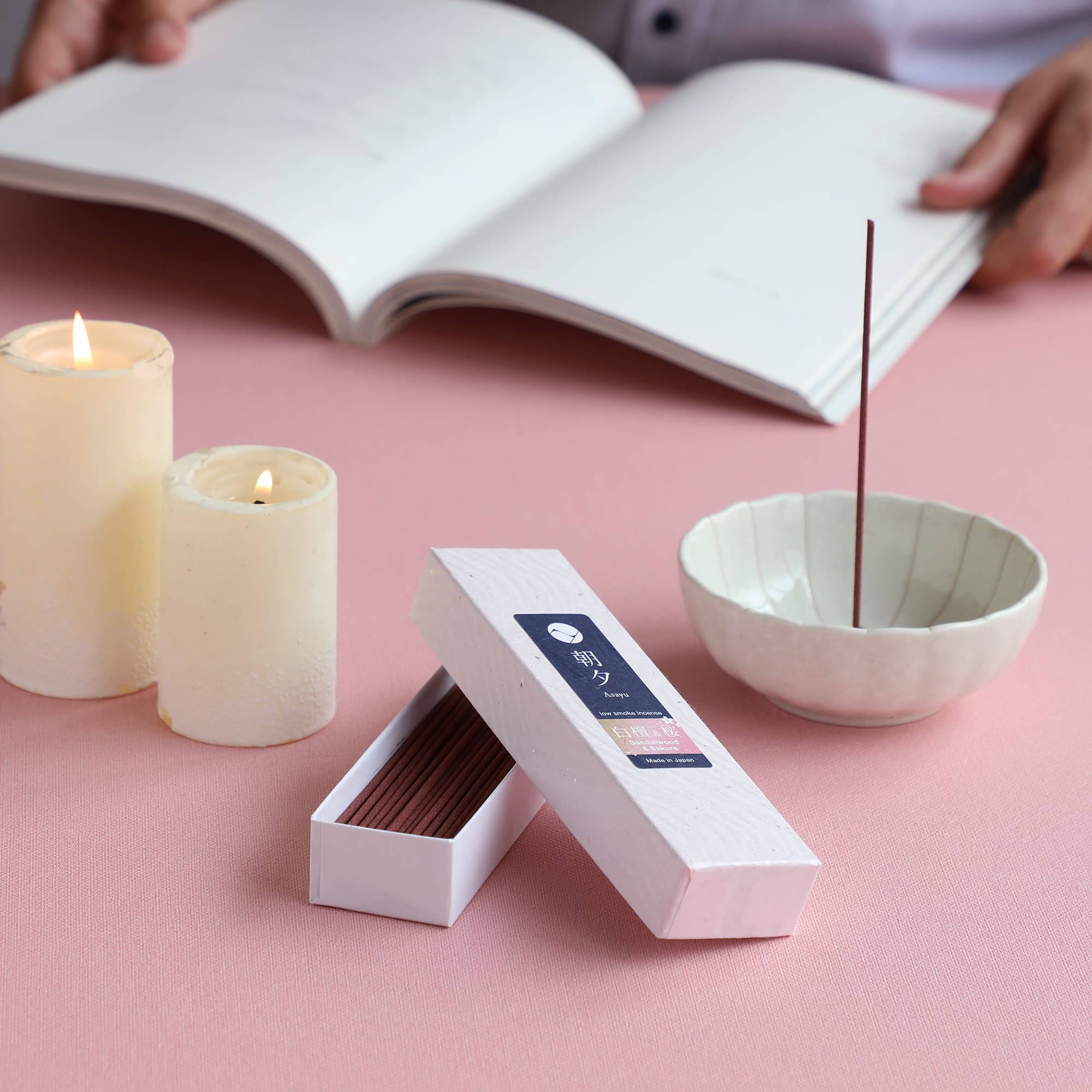 20g sakura sandalwood incense with ceramic holder and candles