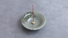 Cargar y reproducir el video en el visor de la galería, Tradtional Ceramic Insence Holder Plate and Brass Incense Burner Set - Green
