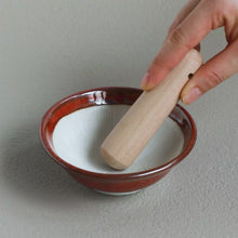 Cargar y reproducir el video en el visor de la galería, Video showing how to use the Ceramic Red Mortar Bowl with Wooden Pestle by Asayu Japan
