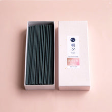 Cargar imagen en el visor de la galería, Premium Sakura Cherry Blossom and Agarwood Low Smoke Incense Sticks by Asayu Japan open box
