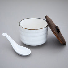 Lade das Bild in den Galerie-Viewer, Ceramic White Rice Bowl with Wooden Lid &amp; White Spoon Set
