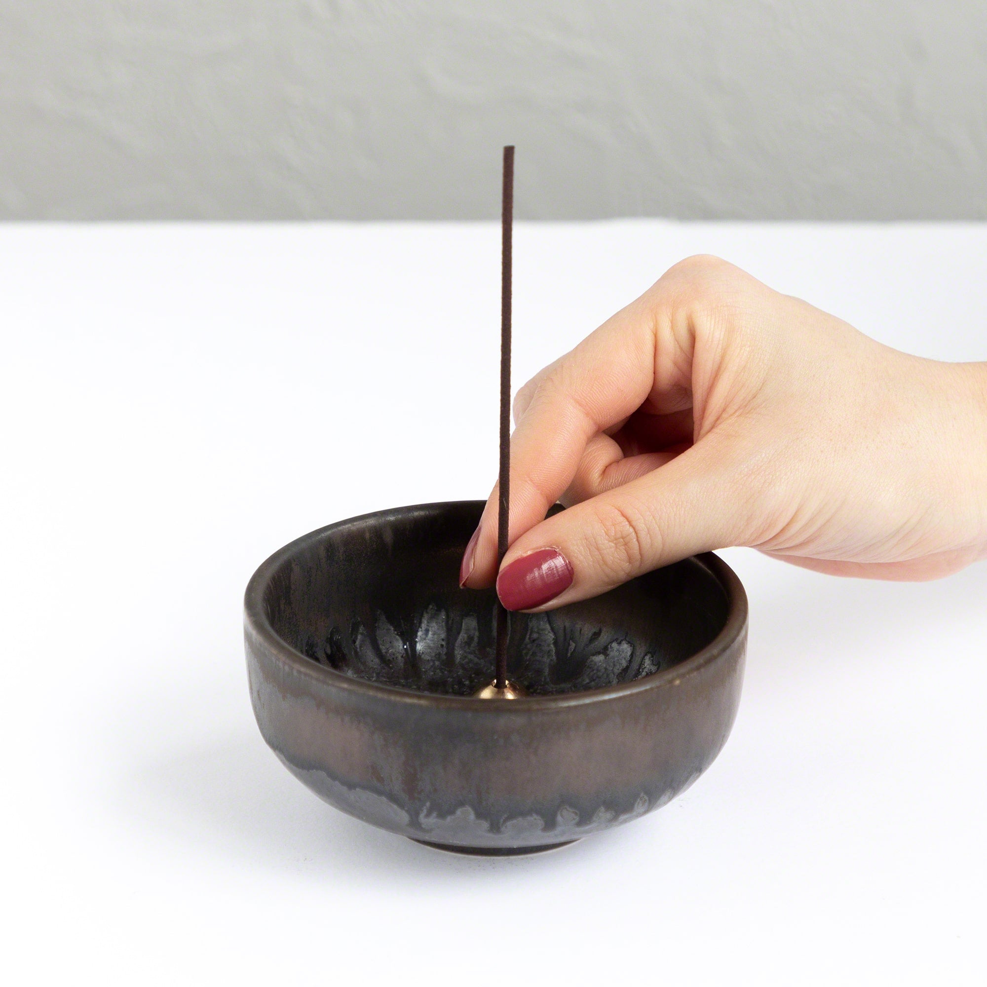 [ Free Shipping all over the US ]  100% Made in Japan Low Smoke Incense Gift Set  [ Agarwood Incense Sticks  + Zen Incense Holder and Burner Stand ] || Our low smoke incense set is manufactured in Awaji island, Japan's leading area in incense making with natural materials. Perfect for Yoga and Meditation.