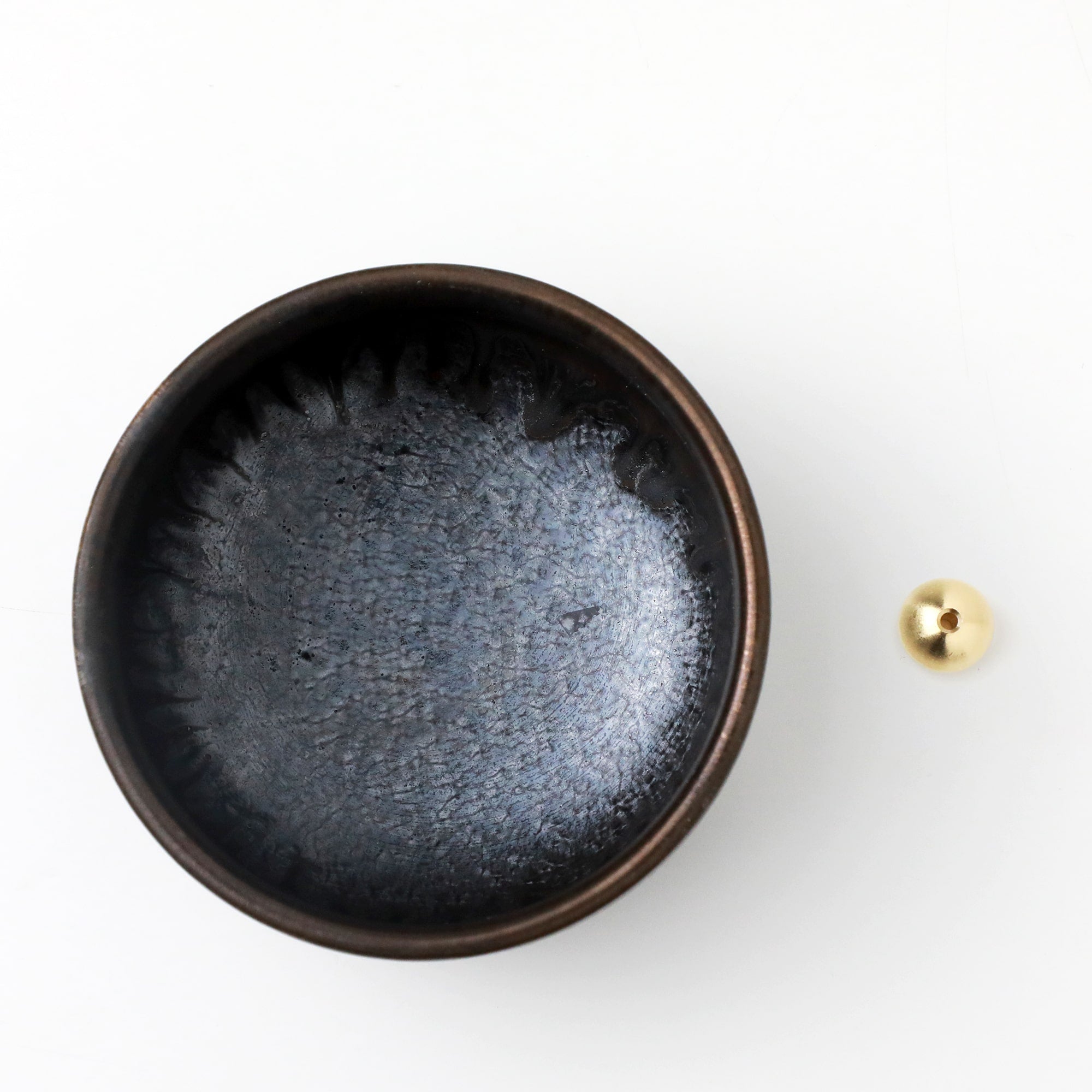 [ Free Shipping all over the US ]  100% Made in Japan Low Smoke Incense Gift Set  [ Agarwood Incense Sticks  + Zen Incense Holder and Burner Stand ] || Our low smoke incense set is manufactured in Awaji island, Japan's leading area in incense making with natural materials. Perfect for Yoga and Meditation.