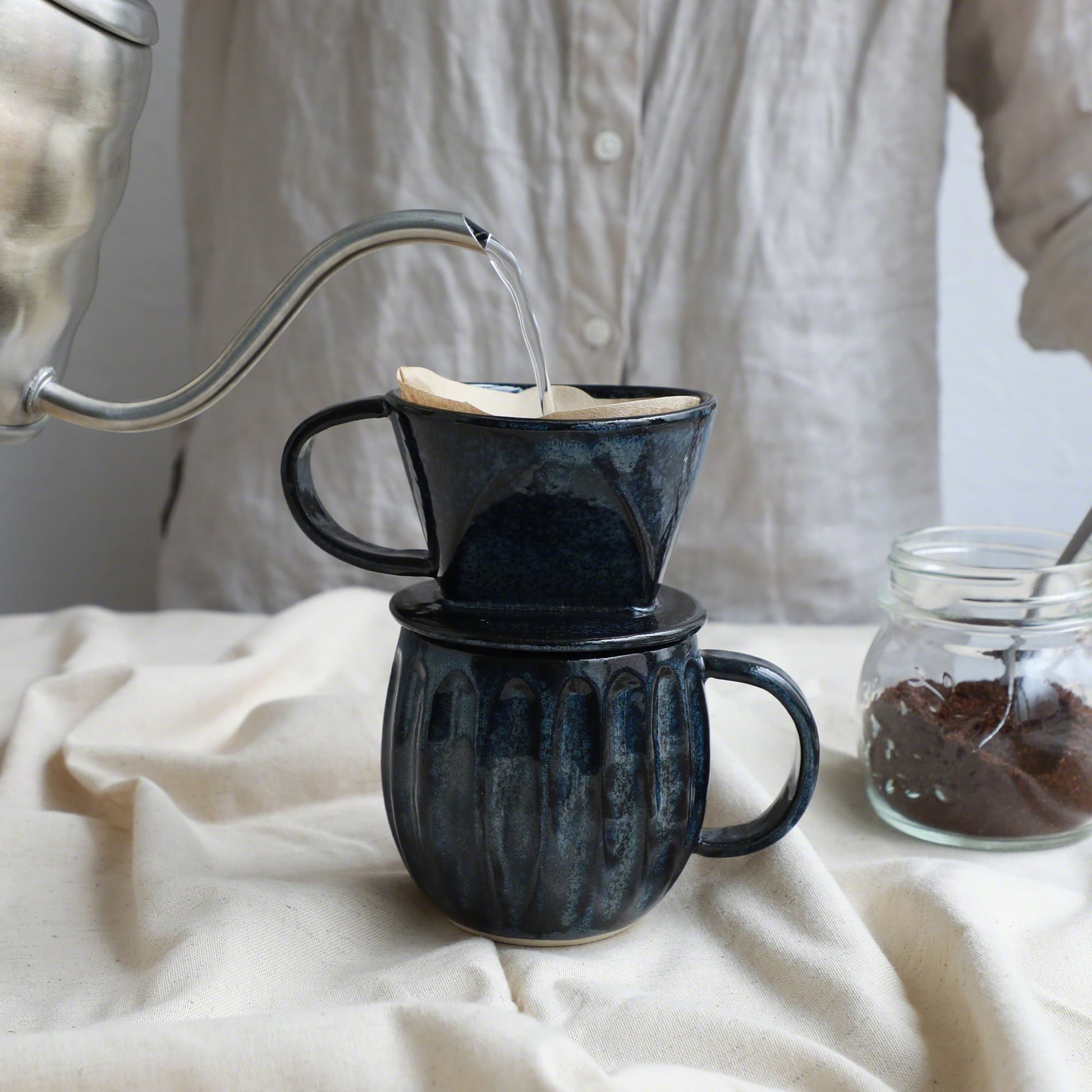 Keramische Kaffeetasse in Dunkelblau