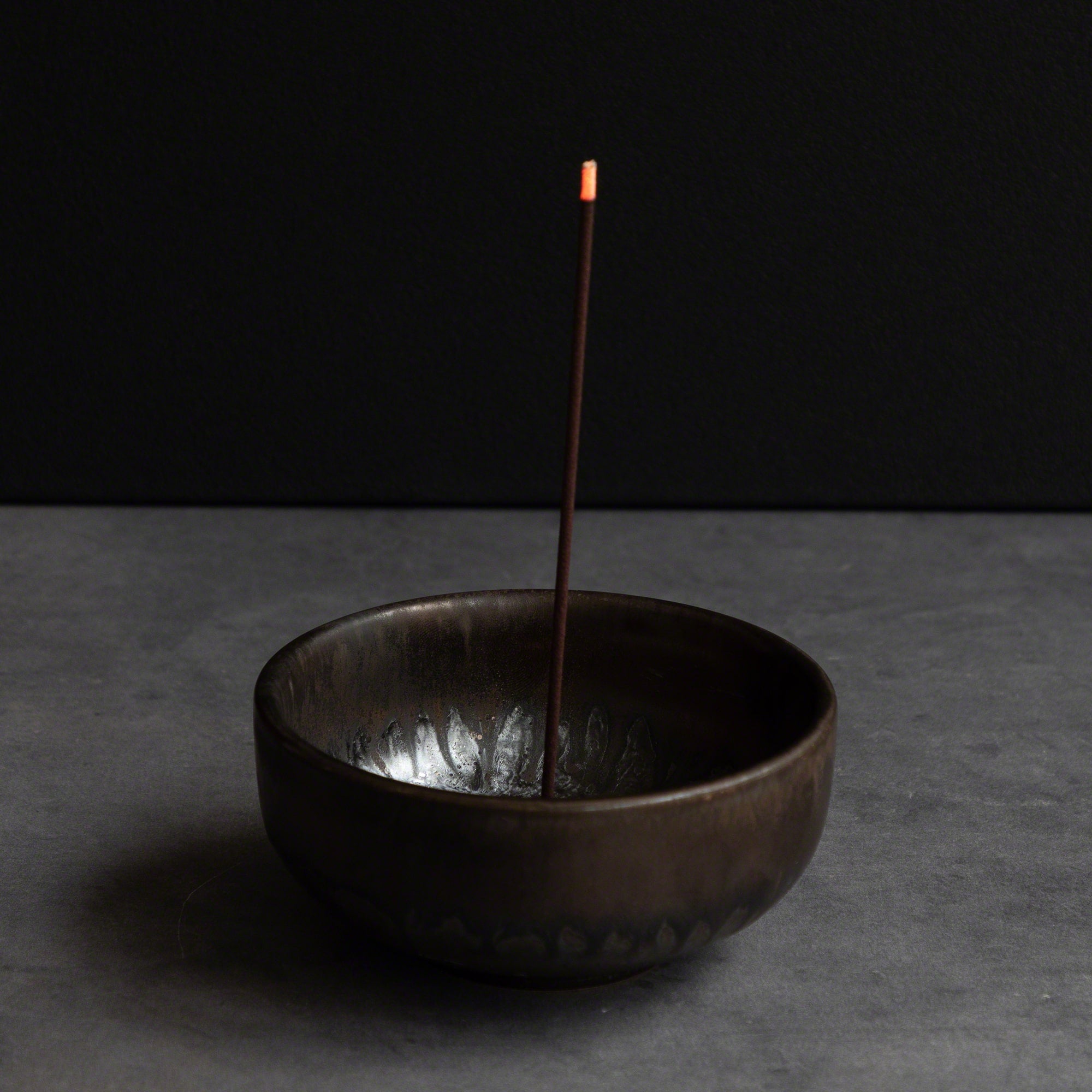 [ Free Shipping all over the US ]  100% Made in Japan Low Smoke Incense Gift Set  [ Agarwood Incense Sticks  + Zen Incense Holder and Burner Stand ] || Our low smoke incense set is manufactured in Awaji island, Japan's leading area in incense making with natural materials. Perfect for Yoga and Meditation.
