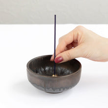 Lade das Bild in den Galerie-Viewer, [ Free Shipping all over the US ]  100% Made in Japan Low Smoke Incense Gift Set [ Zen Set (Japanese Garden &amp; Wagiku Chrysanthemum) + Zen Incense Holder ] || Low Smoke Japanese Incense Sticks || Incense holder and burner stand || Incense for Yoga and Meditation
