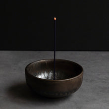 Cargar imagen en el visor de la galería, Wagiku Japanese Chrysanthemum incense stick burning in an incense holder
