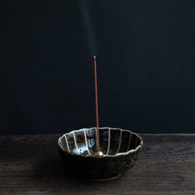 Lade das Bild in den Galerie-Viewer, Traditional Incense Sticks 40g Temple Incense Set [ Sandalwood+Plum Blend and Premium Aloeswood ]
