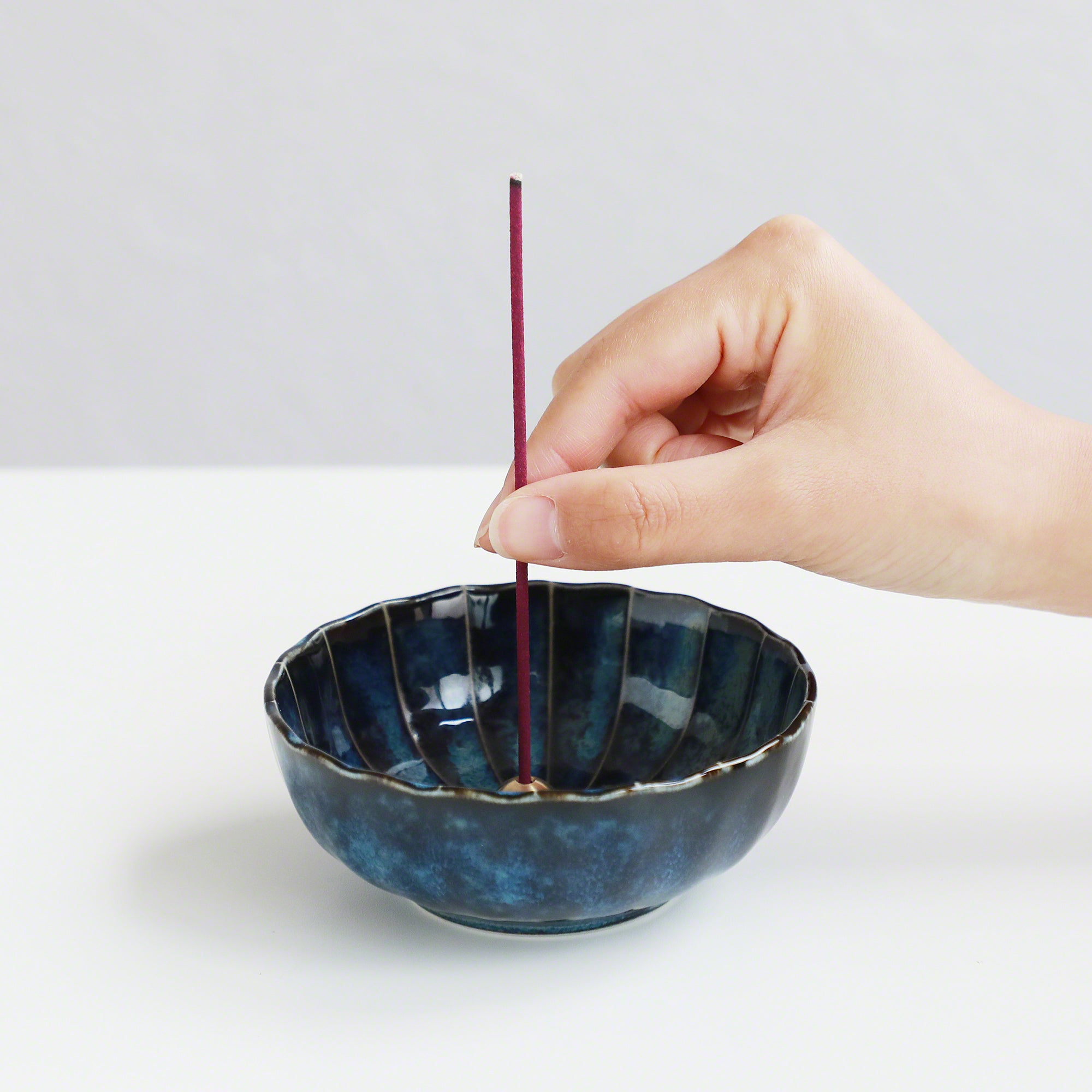 Bâtons d’encens faible fumée 40 g – Coffret senteurs Japon [Thé vert et fleur de cerisier sakura]