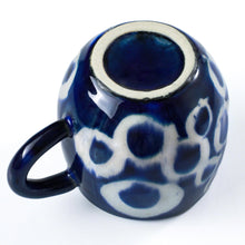 Lade das Bild in den Galerie-Viewer, Bottom of the Asayu Japan Ceramic Coffee Mug in ocean blue.
