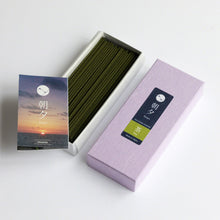 Cargar imagen en el visor de la galería, Asayu Japan Matcha Green Tea Low Smoke Incense Sticks box with mini catalogue

