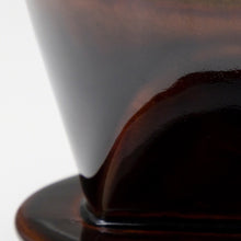 Cargar imagen en el visor de la galería, Close-up of the glaze in the Asayu Japan Ceramic Coffee Dripper in chocolate brown.
