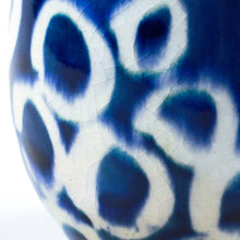 Lade das Bild in den Galerie-Viewer, Close-up of the glaze in the Asayu Japan Ceramic Coffee Mug in ocean blue with a white circualr abstract pattern.
