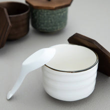 Cargar imagen en el visor de la galería, Ceramic White Rice Bowl with Wooden Lid &amp; White Spoon Set
