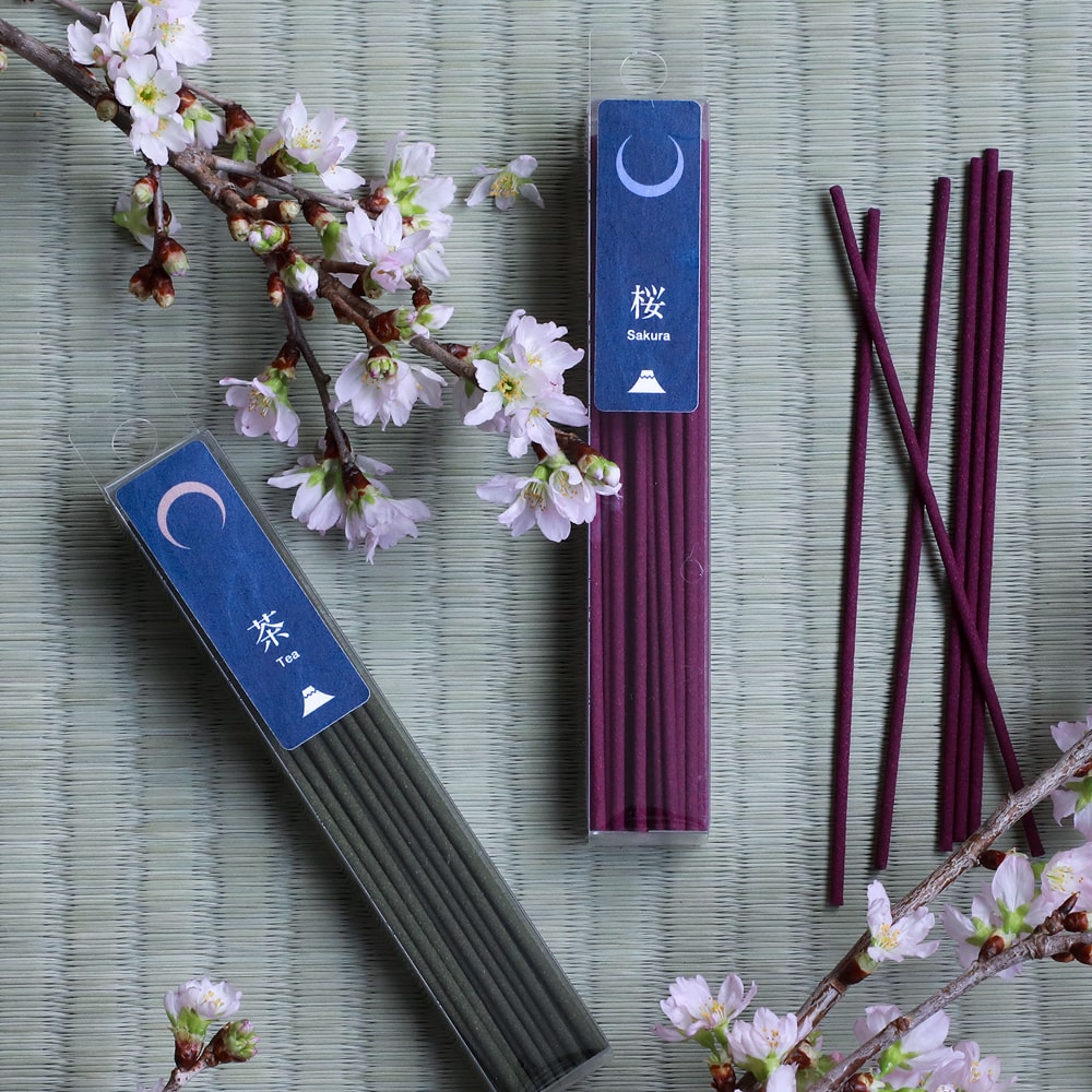 Bâtons d’encens faible fumée 40 g – Coffret senteurs Japon [Thé vert et fleur de cerisier sakura]