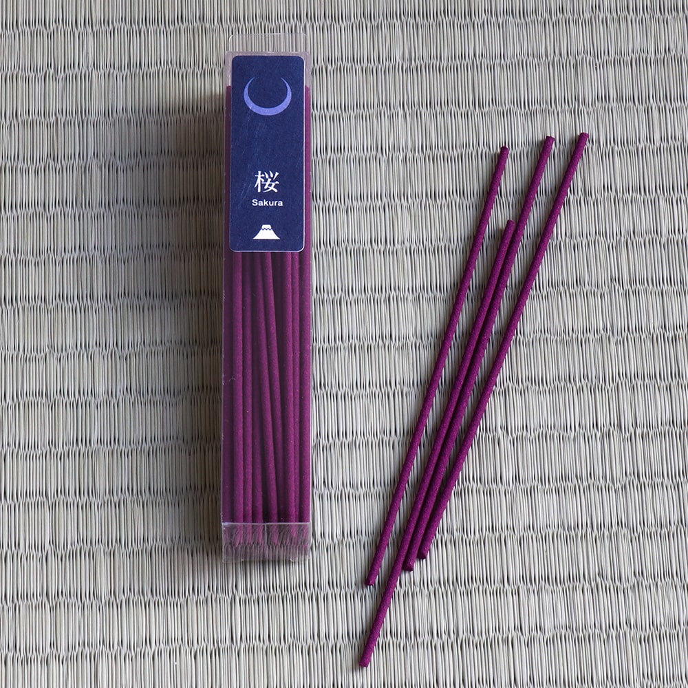Bâtons d’encens faible fumée 40 g – Coffret senteurs Japon [Thé vert et fleur de cerisier sakura]