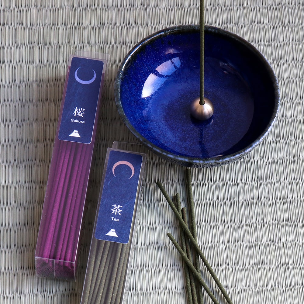Bâtons d’encens faible fumée 40 g – Coffret senteurs Japon [Thé vert et fleur de cerisier sakura]