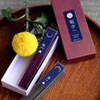 Bâtons d’encens faible fumée 40 g – Coffret senteurs Japon [Thé vert et fleur de cerisier sakura]